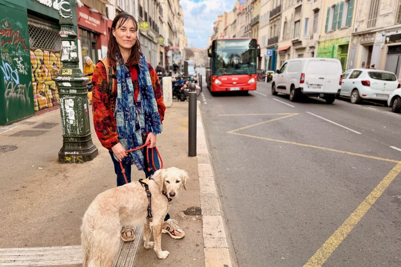 Son chien Acho est interdit sur le réseau RTM, sa maîtresse veut que ça change