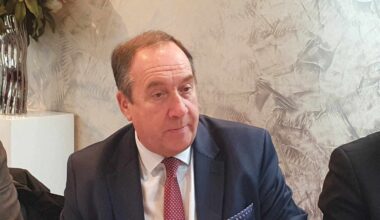 Dans une émission sur M6, ce maire de Bordeaux Métropole dénonce des "normes idiotes"