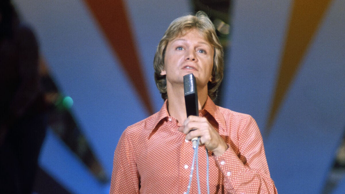 Claude François : “Un soir sur scène il a…”, Alain Chamfort fait de drôles de révélations sur son amitié avec le chanteur