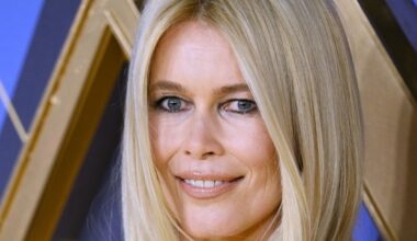 À 55 ans, Claudia Schiffer "sidérante" en maillot de bain, des clichés qui bousculent les codes