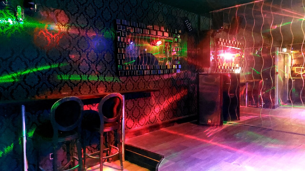 le Club 80, ancien club de strip-tease devenu discothèque, ferme subitement