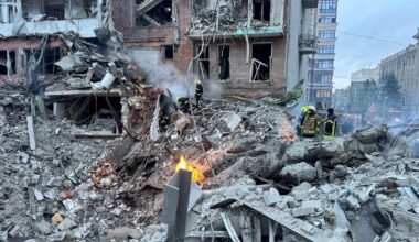 deux morts dans des attaques russes après une alerte aux missiles