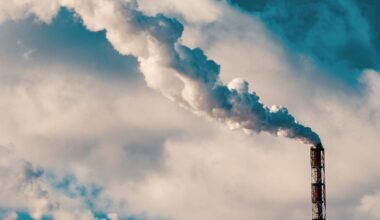 les émissions de gaz à effet de serre ont chuté trop lentement en 2025, avertissent des experts