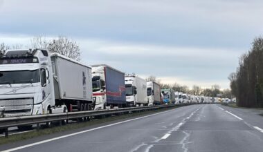 une queue phénoménale de camions arrêtés sur l’A84 entre Caen et Rennes