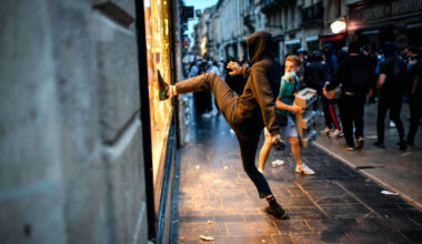 Plus de 1 000 personnes ont fait l’objet d’une obligation de quitter le territoire français. Photo © UGO AMEZ/SIPA