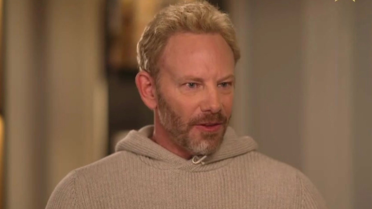 "Un deuil difficile" : Ian Ziering submergé par l’émotion en revenant sur les disparitions de Luke Perry et Shannen Doherty