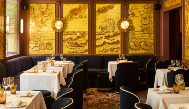 "Le temple du caviar à Paris" : le légendaire restaurant Prunier retrouve un nouvel éclat