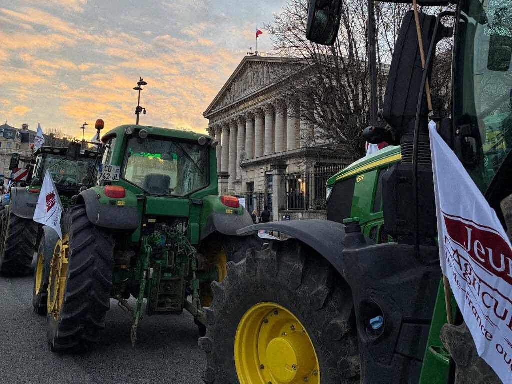 la FNSEA va passer la nuit devant l'Assemblée nationale à Paris