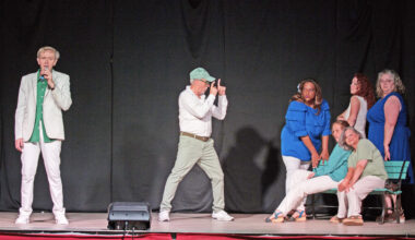 cette comédie musicale propose une balade à Paris en chansons au profit du Téléthon