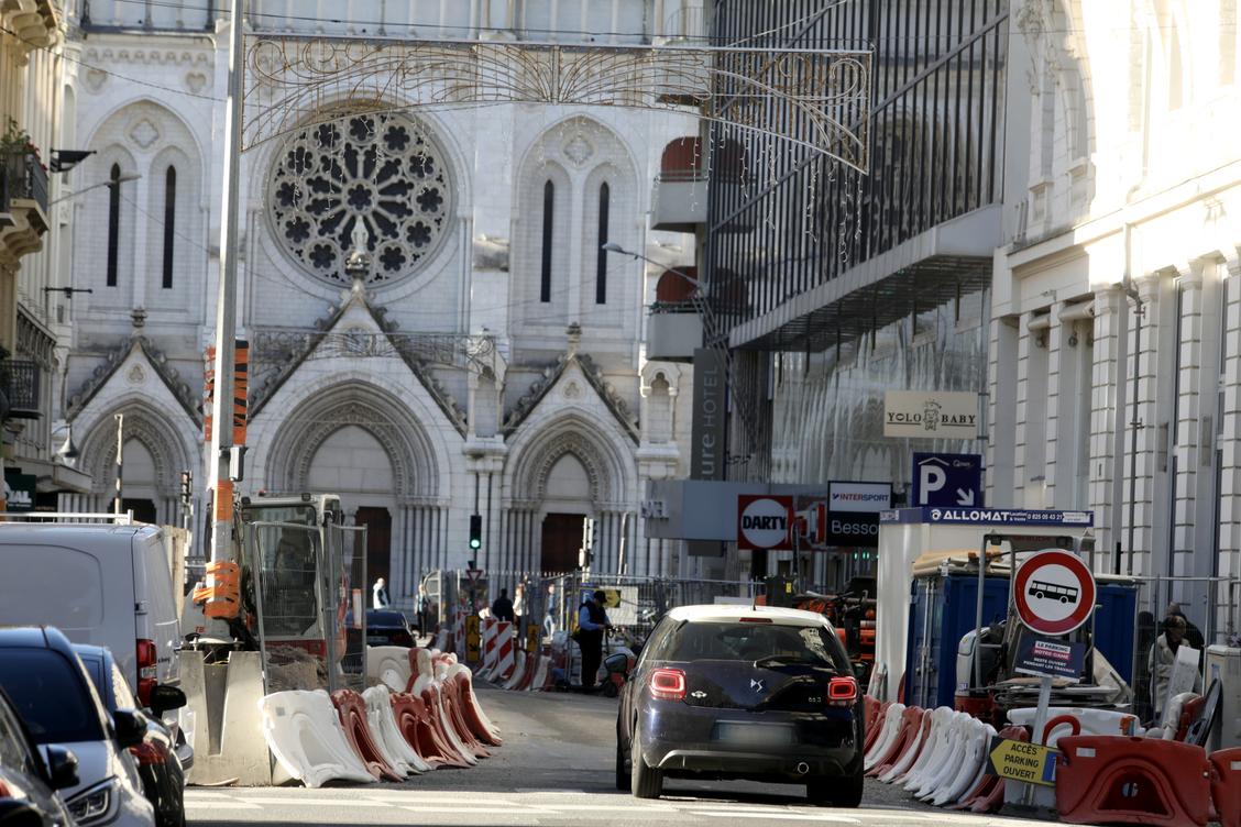l’avenue Notre-Dame a rouvert à la circulation à Nice, le chantier continue