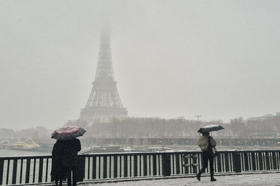 La tour Eiffel évanescente.