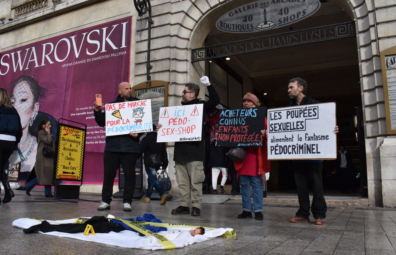 des poupées sexuelles à l'effigie d'enfants sont-elles en vente sur les Champs-Elysées ?