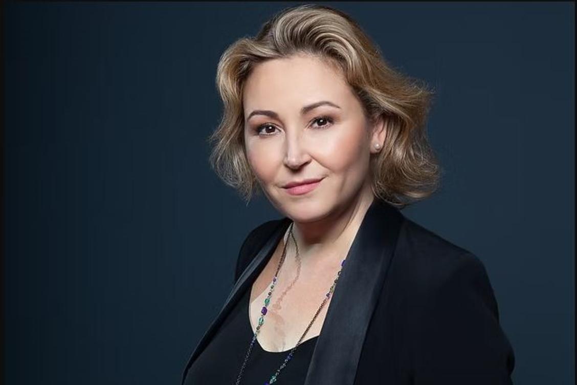 « L’opéra reste populaire, et on fait du live ! », assure la mezzo-soprano Karine Deshayes avant son concert à Toulon