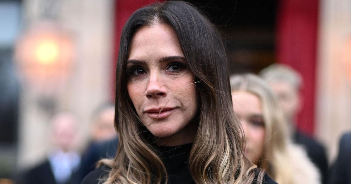 son mari David très ému, son fils Brooklyn absent