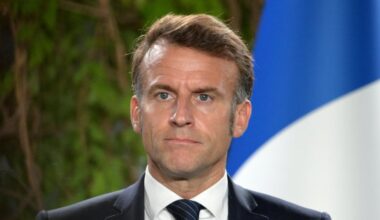 Emmanuel Macron affirme que la France "n'approuve pas" la "méthode" pour renverser Maduro