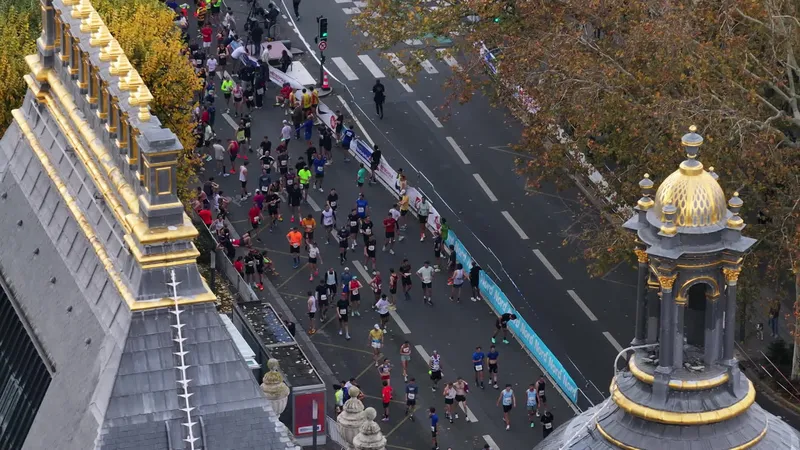 Le long du Palais des Beaux-Arts en 2025