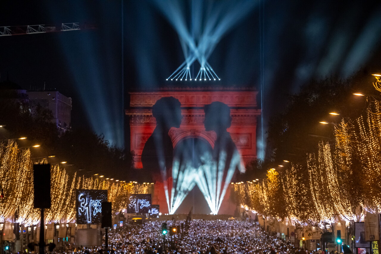 le douloureux combat de Yannick Alléno affiché sur l'Arc de triomphe