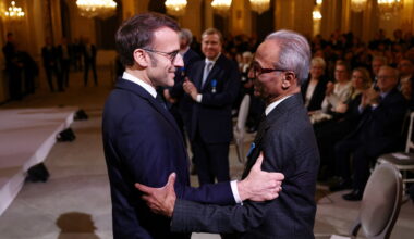 Ali Akbar, dernier vendeur à la criée de Paris, décoré par Emmanuel Macron