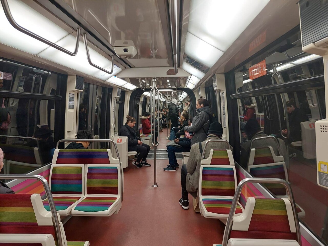 le trafic interrompu sur la ligne 1 du métro entre Paris et les Hauts-de-Seine