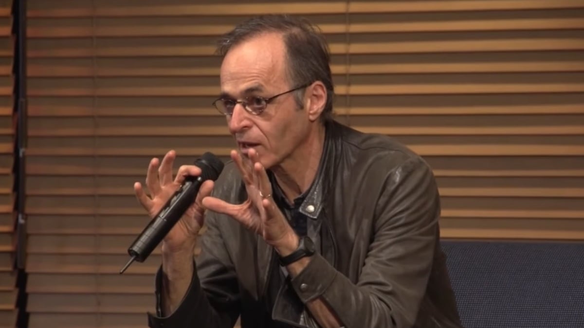 Ex-membre des Enfoirés, Jean-Jacques Goldman balance sur Coluche : “Quand il débarque dans…”