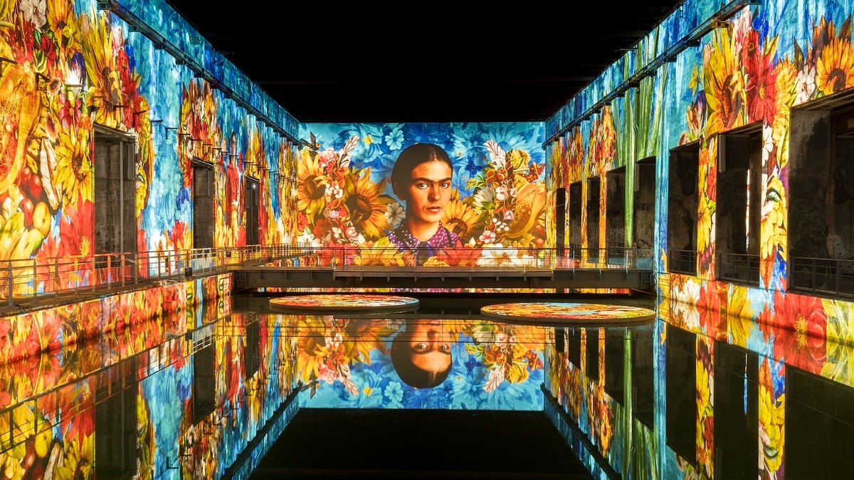 Une nouvelle exposition sur Frida Kahlo débarque aux Bassins de Lumières à Bordeaux