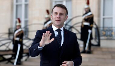 Macron fait le point devant les chefs des partis