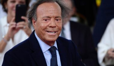 Julio Iglesias dénonce des « accusations absolument fausses », après les plaintes d’ex-employées pour des faits relevant de la « traite d’êtres humains » et des délits « sexuels »