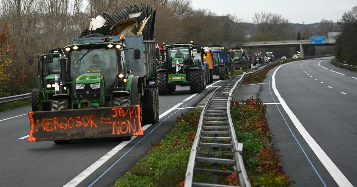 des tracteurs forcent un barrage de gendarmerie pour rejoindre Paris
