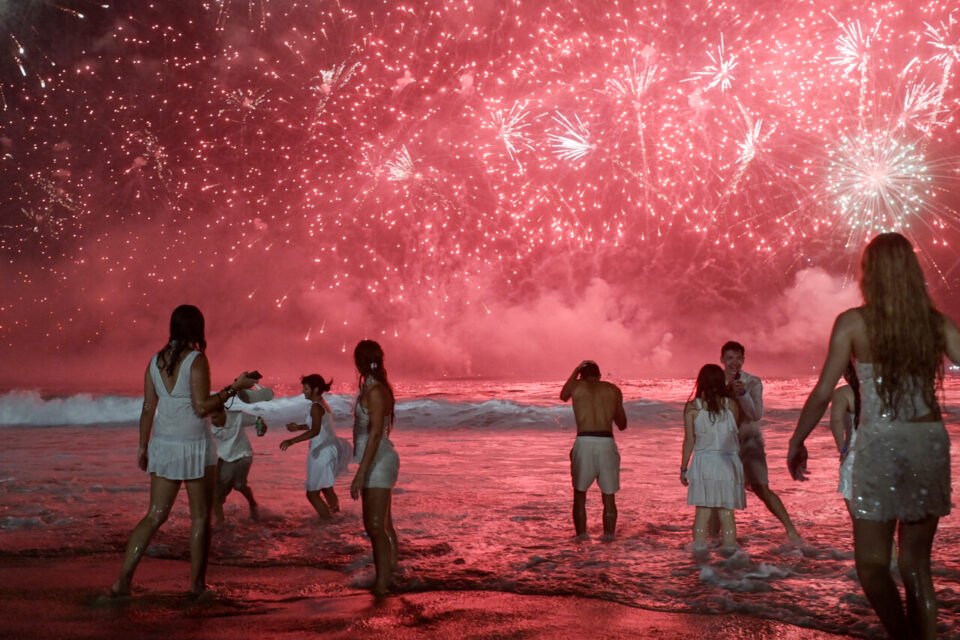 Une marée humaine s'était rassemblée sur la plage à Rio.