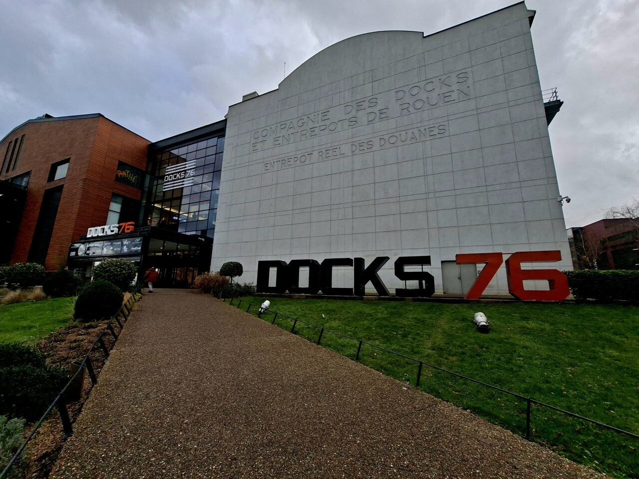 pointée du doigt par les halles, la direction des Docks 76 répond