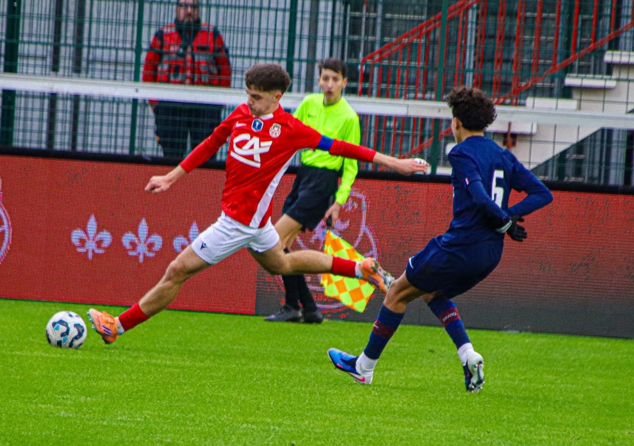 À l’image de leur capitaine Tomas Ribeiro Rodrigues, les jeunes « Diables Rouges » ont tout donné contre le PSG. Mais ils ont été plombés par deux expulsions. ©FC Rouen