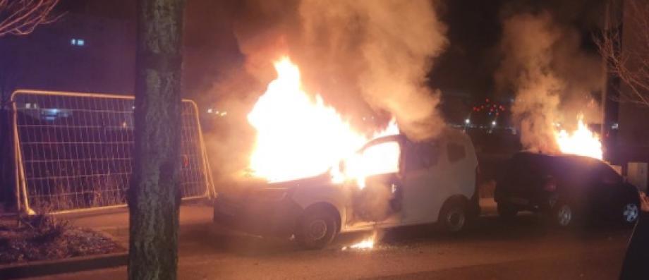 EN DIRECT - Soirée Nouvel An : Un policier blessé à Rennes - Un homme tué à l’arme blanche dans le centre-ville à Marseille - Une soixantaine de véhicules incendiés à Strasbourg - Vidéo