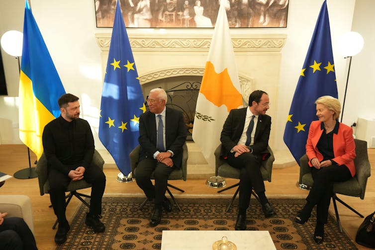 Rencontre diplomatique entre plusieurs dirigeants