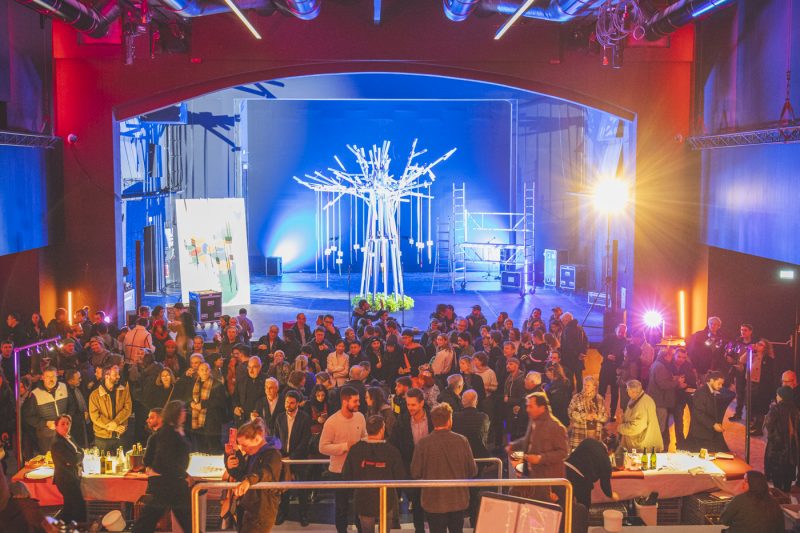 LAITERIE ARTEFACT, salle, gens