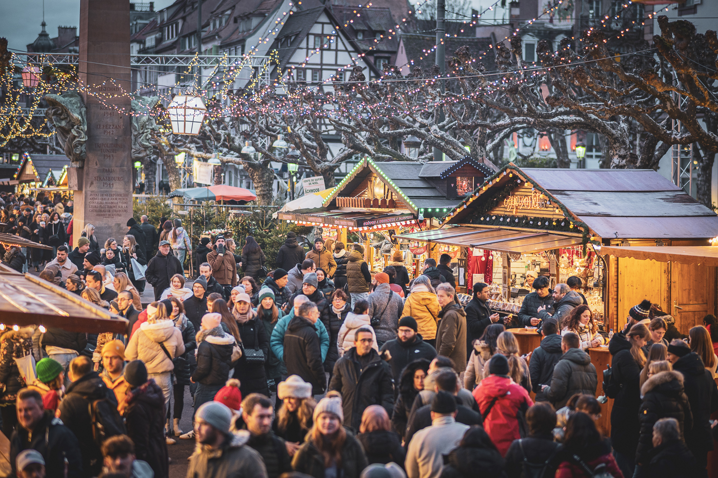 Marché de Noel 2024 chalets Place Broglie
