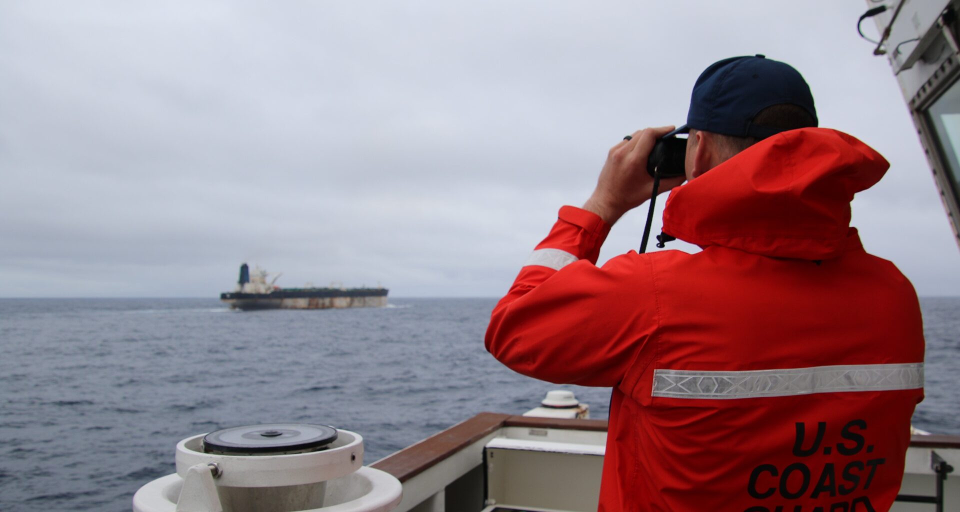 Le pétrolier arraisonné dans l’Atlantique Nord par les États-Unis est ravitaillé en Écosse