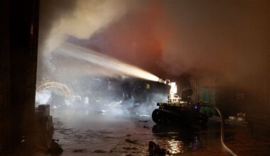 les fumées se déplacent, les habitants doivent fermer leurs fenêtres