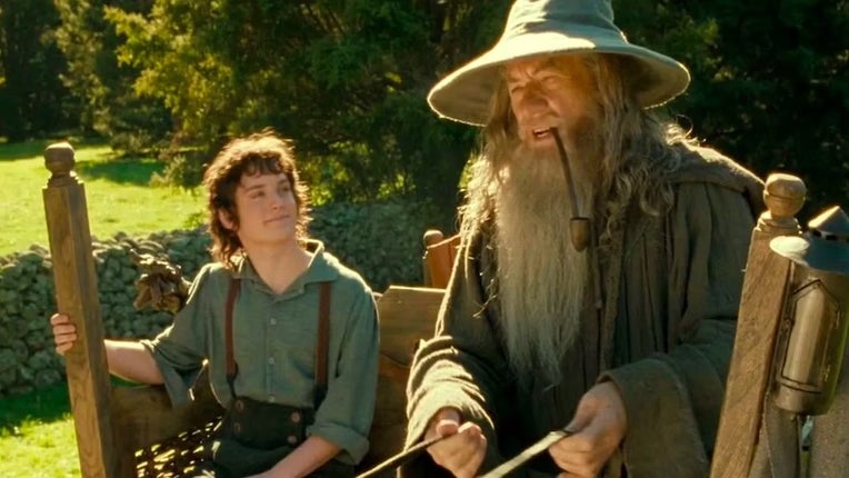 Gandalf annonce que Gandalf et Frodon seront de retour dans le prochain Seigneur des Anneaux