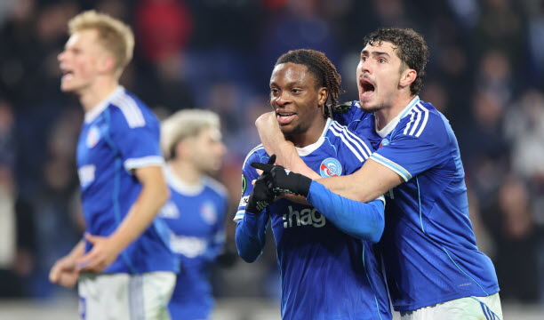  Grâce à un but de Martial Godo, le Racing vient à bout de Breidablik le 18 décembre. Photo Thomas Toussaint