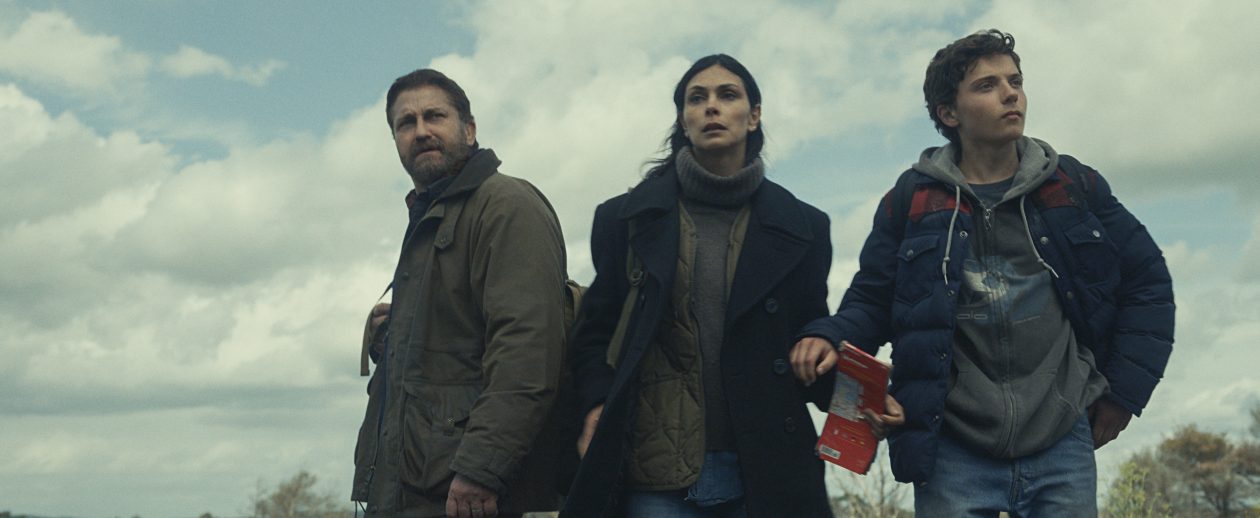 Gerard Butler, Morena Baccarin et Roman Griffin Davis dans Greenland 2 / Greenland Migration