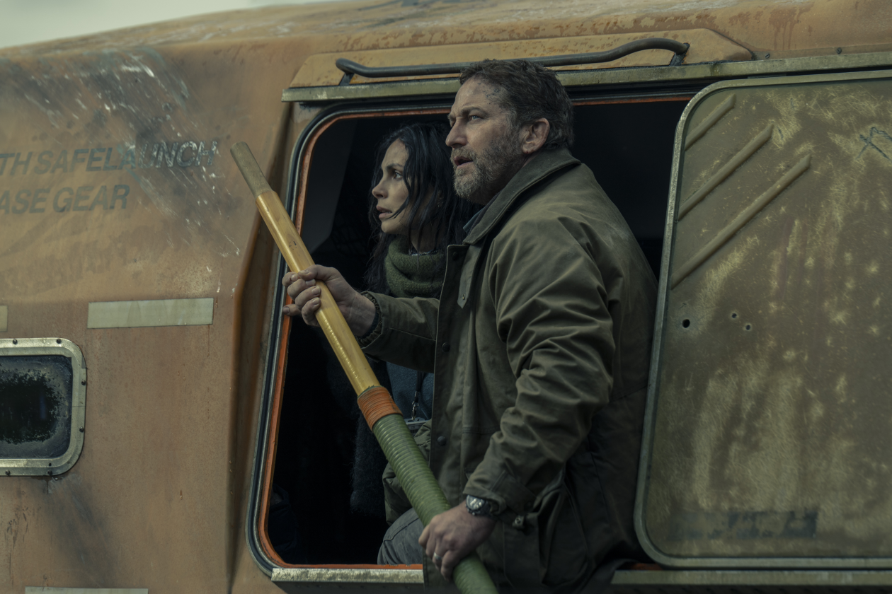 Gerard Butler et Morena Baccarin dans Greenland 2 / Greenland Migration