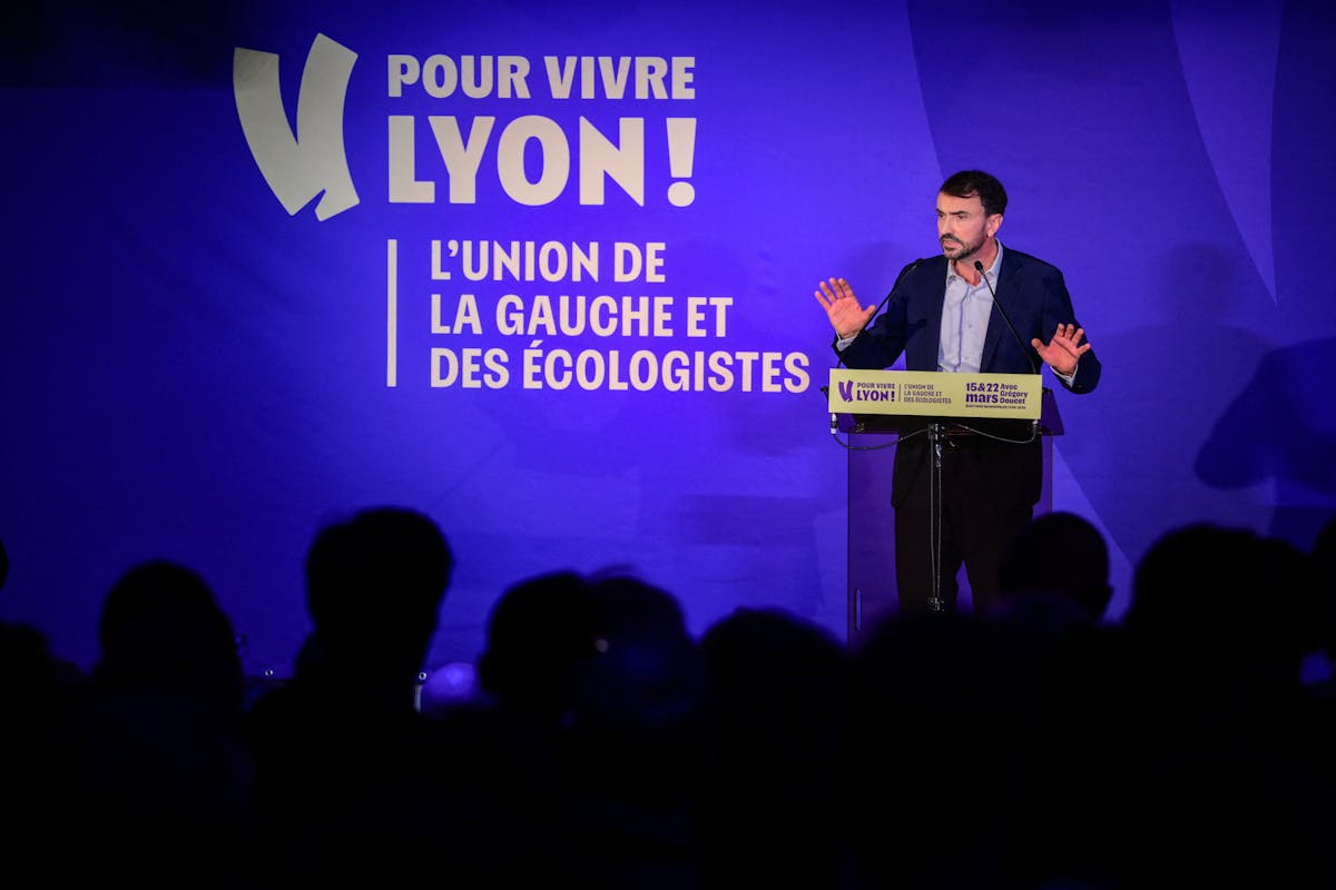 Municipales 2026 : à Lyon, le maire sortant propose la création d'une dizaine de cantines solidaires