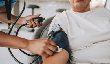 pourquoi les femmes résistent mieux avant la ménopause ?