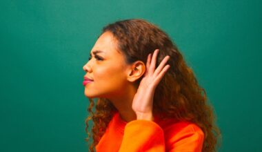 Votre difficulté à suivre une conversation dans un café bruyant ne vient pas de vos oreilles