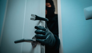 Lille : une femme de 46 ans victime d’un viol par un cambrioleur armé