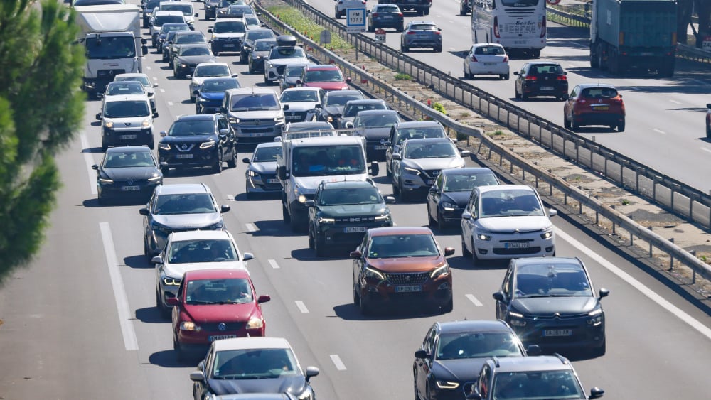 Un bus en panne, en plein milieu des voies, provoque des bouchons importants sur la L2 et l'A50 à Marseille