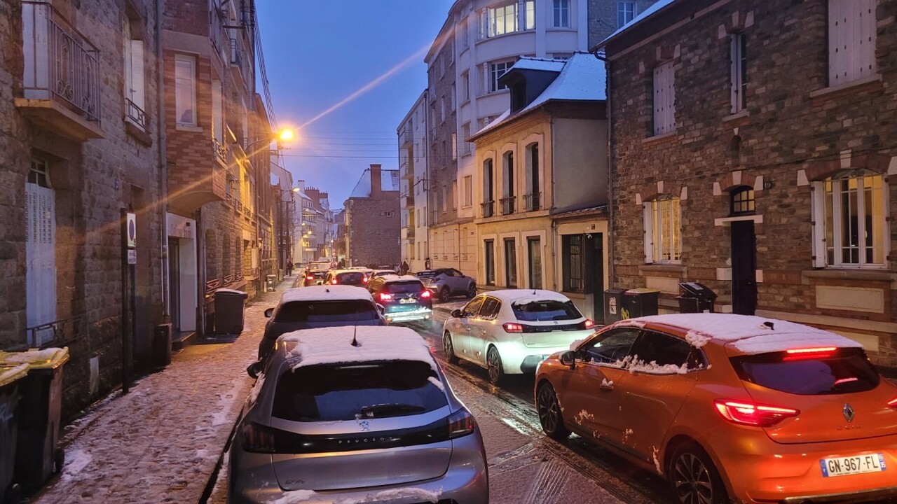Accident mortel, chutes... En Ille-et-Vilaine, la neige a fait de sérieux dégâts : revivez cette journée