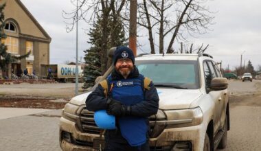 Drones, peur et épuisement : la réalité quotidienne de l'acheminement de l'aide humanitaire en Ukraine