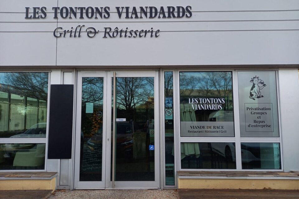 La devanture des Tontons Viandards.