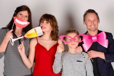 Marine entourée de ses parents et de son frère Matthieu, il y a quelques années.